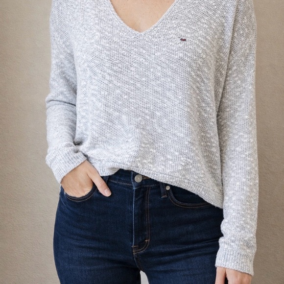 Tommy Hilfiger Sweaters - Tommy Hilfiger Denim Light Grey Linen Cotton V-Neck Knit Sweater Size M